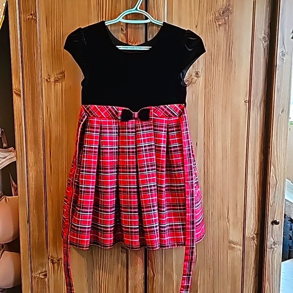 Girls Size 7 Christmas Dress NWOT Black Velvet with Plaid Skirt